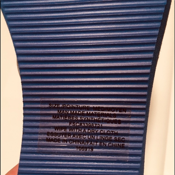 💙BLUE METALLIC FLIP FLOPS💙 NWOT - Picture 5 of 7